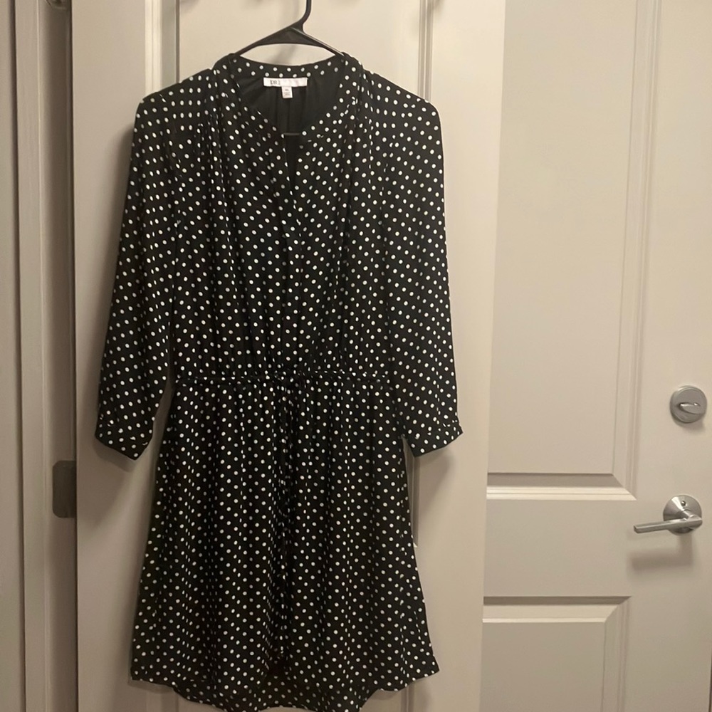 DR 2 XS black polka dot dress